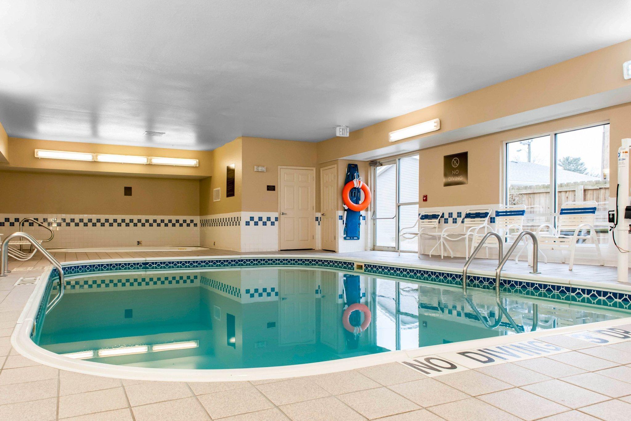 Comfort Suites Terre Haute University Area Dış mekan fotoğraf