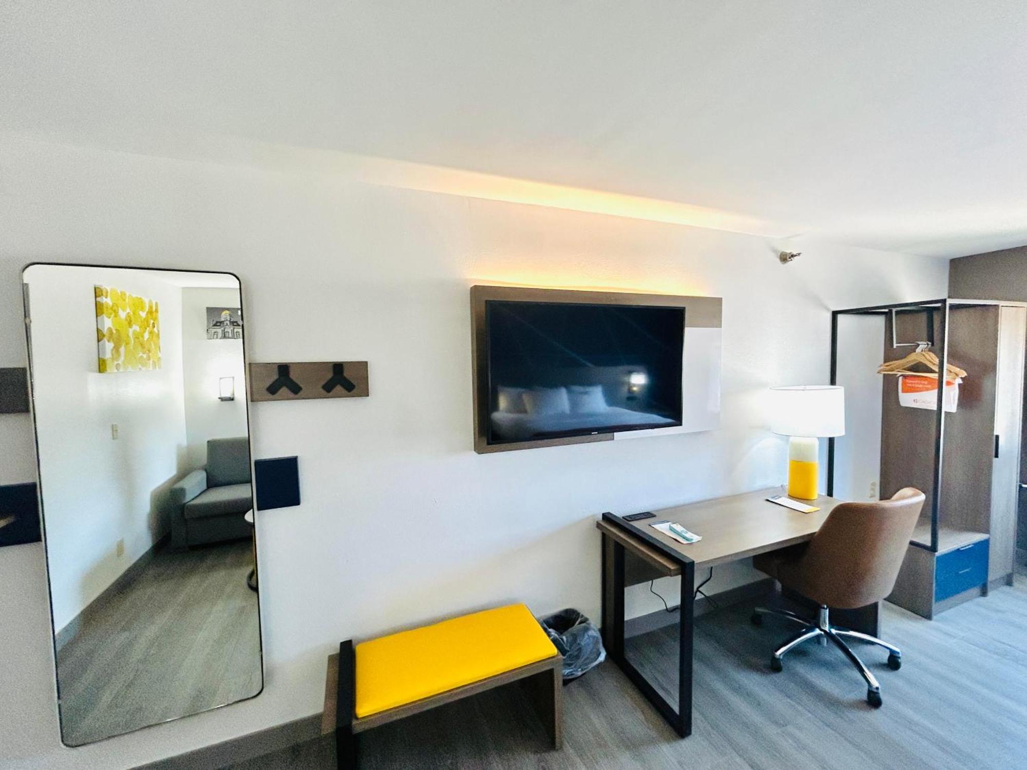Comfort Suites Terre Haute University Area Dış mekan fotoğraf