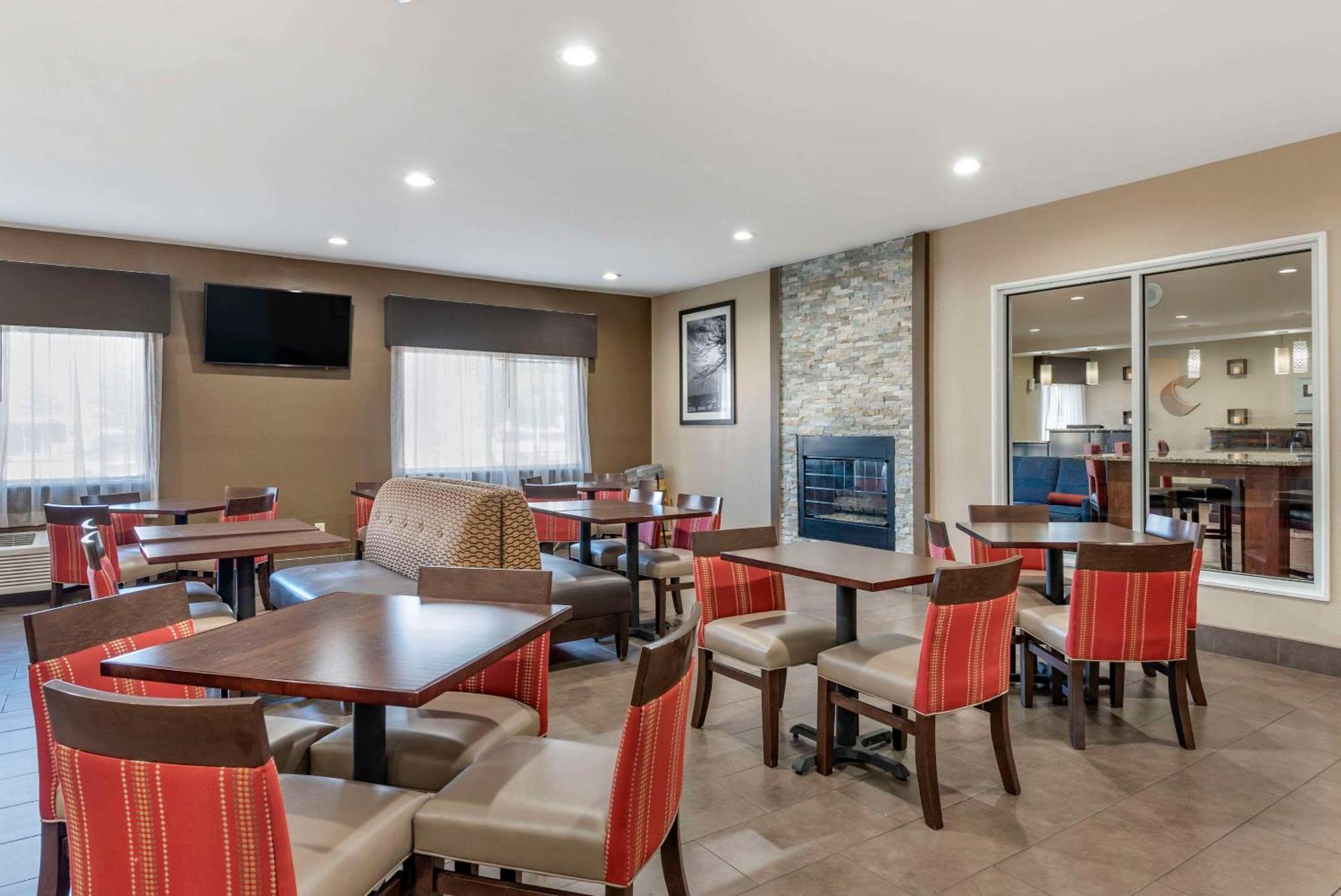 Comfort Suites Terre Haute University Area Dış mekan fotoğraf