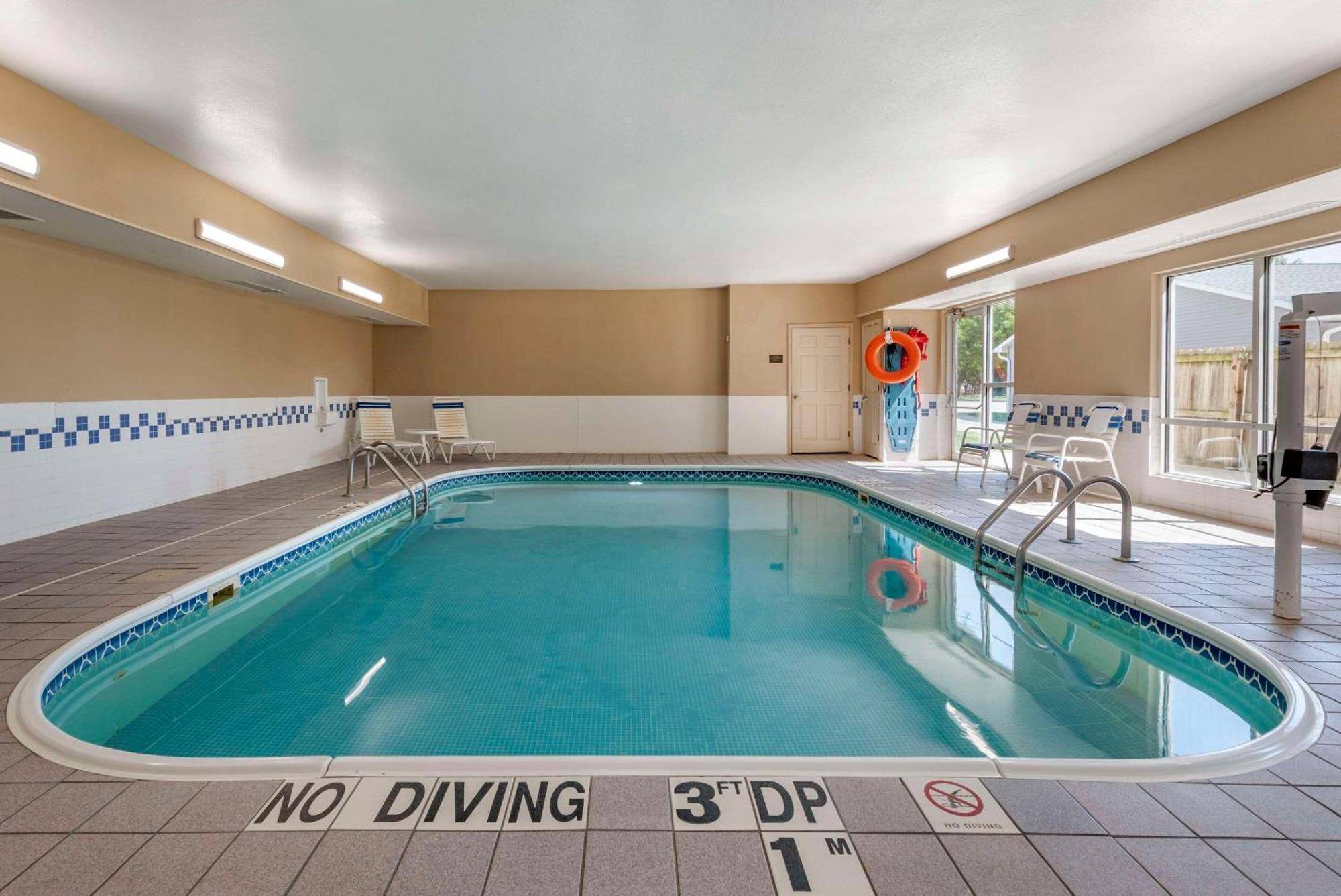 Comfort Suites Terre Haute University Area Dış mekan fotoğraf