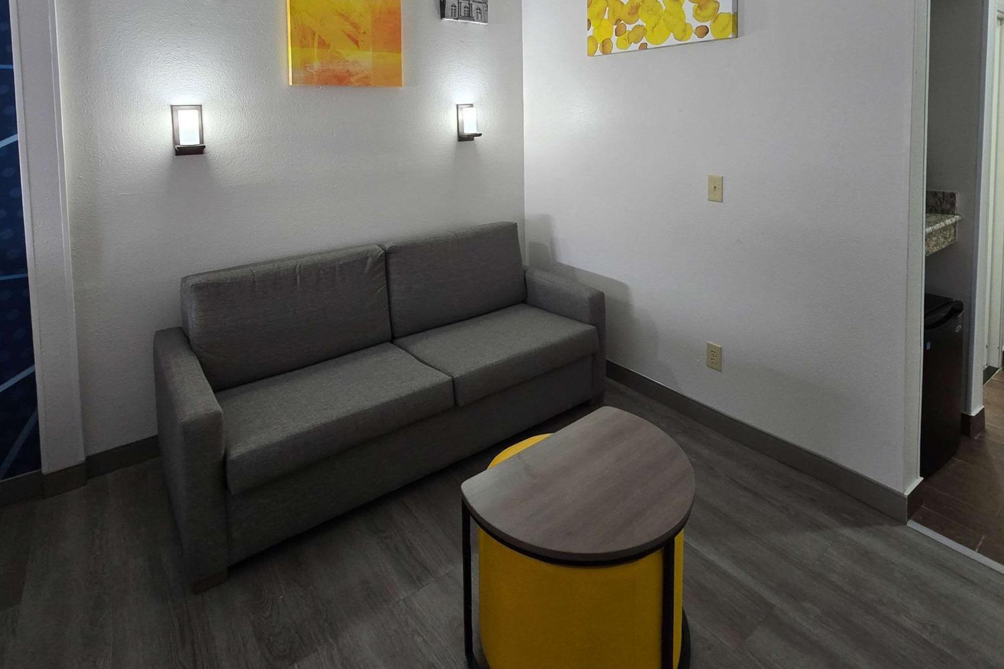 Comfort Suites Terre Haute University Area Dış mekan fotoğraf