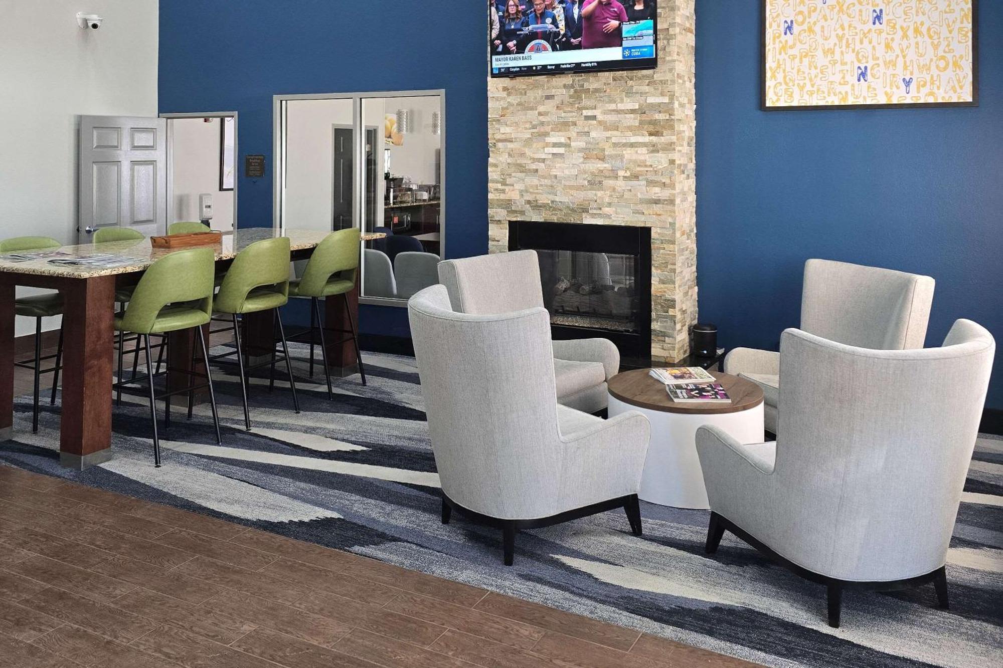Comfort Suites Terre Haute University Area Dış mekan fotoğraf